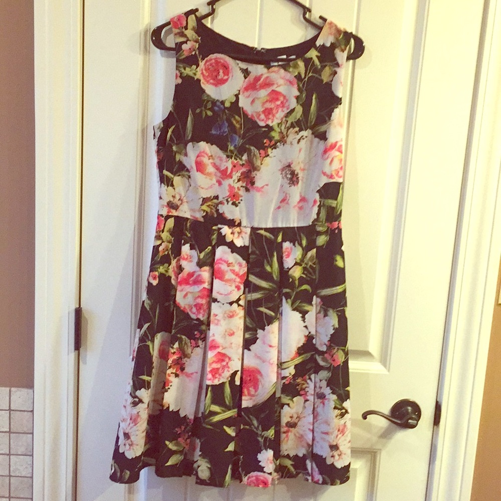 Dress Black with flowers NYC Small